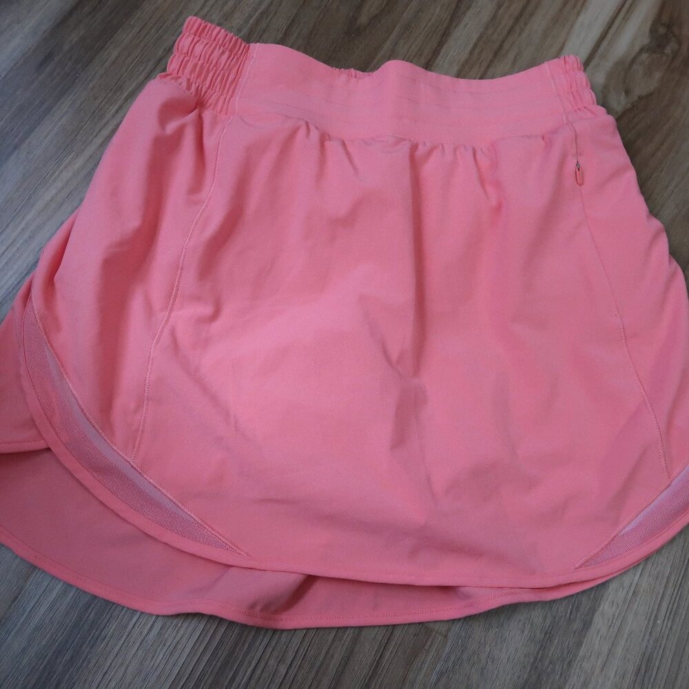Hotty Hot Skirt in Raspberry Cream in Size 4 New Without Tags Condition
